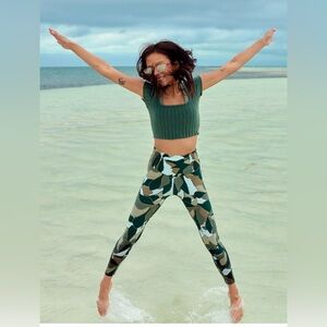 OFFLINE By Aerie Real Me Smocked Leggings Sz XS nwot 010